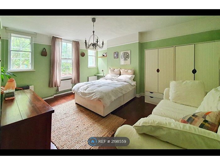 3 Bedroom Flat To Rent In Caledonian Road, London, N7