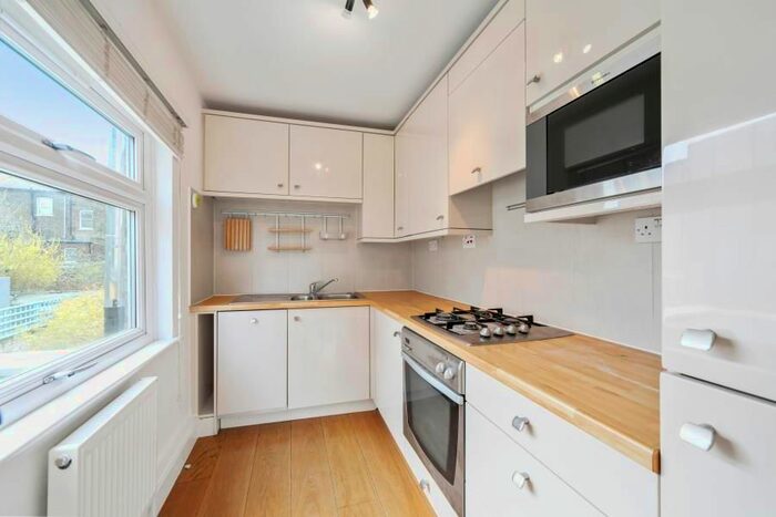 2 Bedroom Flat To Rent In Prah Road, London, N4