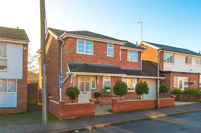 3 Bedroom Detached House For Sale In Cedarwood Drive, St. Albans, Hertfordshire, AL4