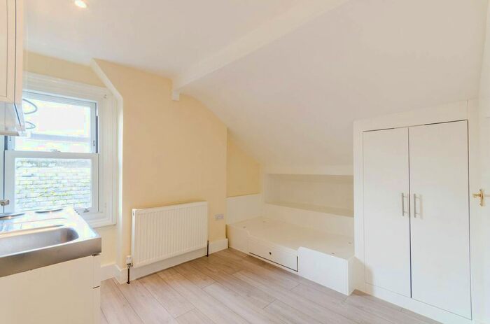 Studio To Rent In Hardman Road, Kingston, Kingston Upon Thames, KT2