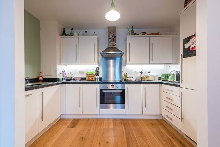 1 Bedroom Flat For Sale In Great West Quarter, Brentford, Brentfort, TW8