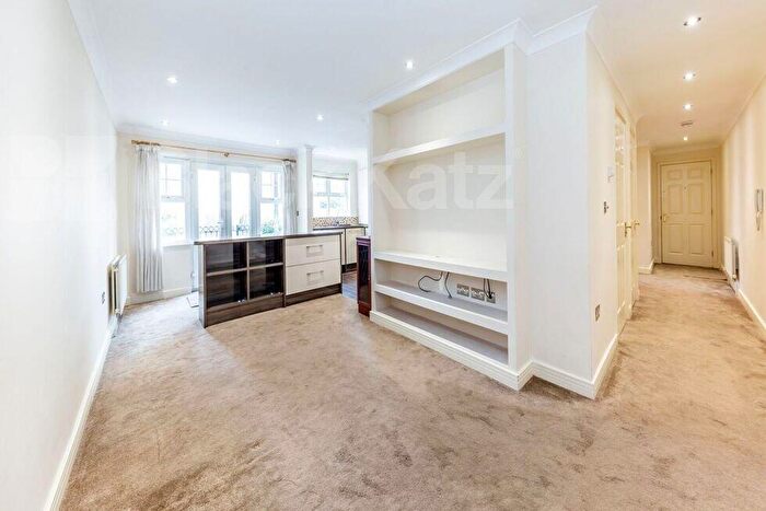 2 Bedroom Flat To Rent In Osier Crescent, Muswell Hill, N10
