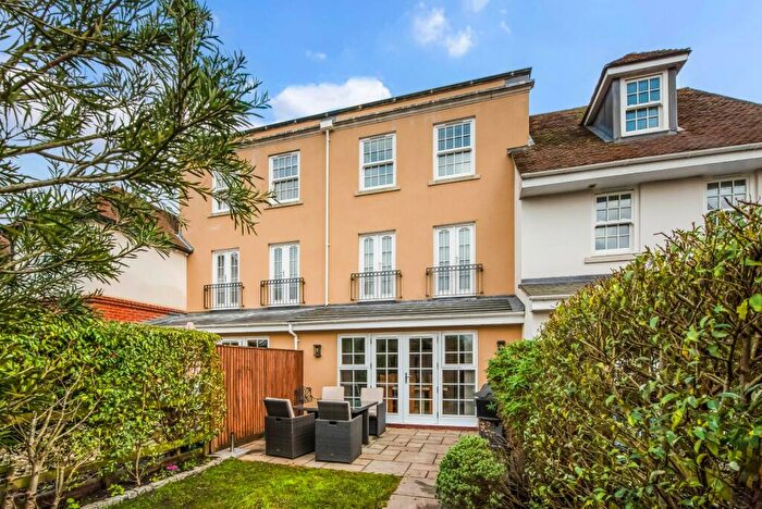 3 Bedroom House For Sale In White Hart Cottages, College Street, Petersfield, Hampshire, GU31