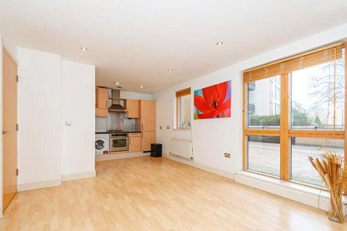 2 Bedroom Apartment For Sale In Cromwell Court, Brewery Wharf, LS10