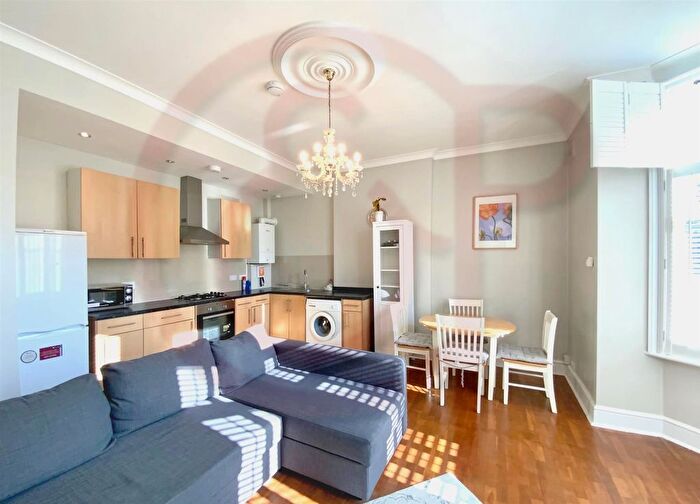 1 Bedroom Flat To Rent In Pierrepoint Road, London, W3