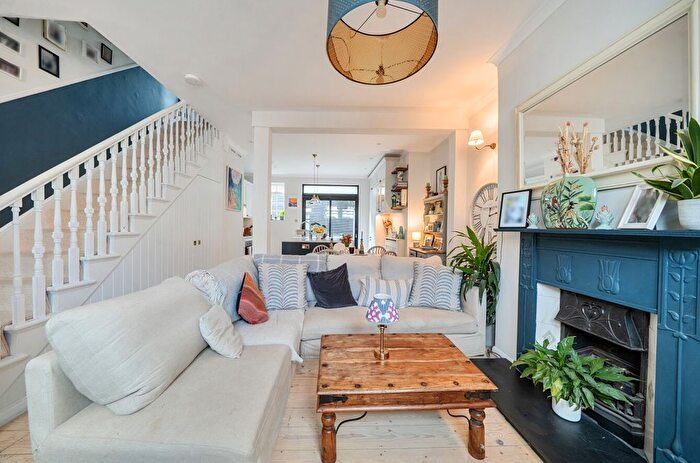 4 Bedroom Terraced House For Sale In Thorpebank Road, London, W12