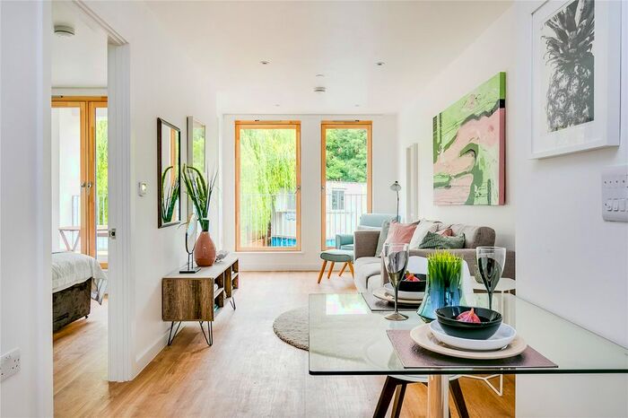 2 Bedroom Flat To Rent In Gorleston Street, West Kensington, London, W14