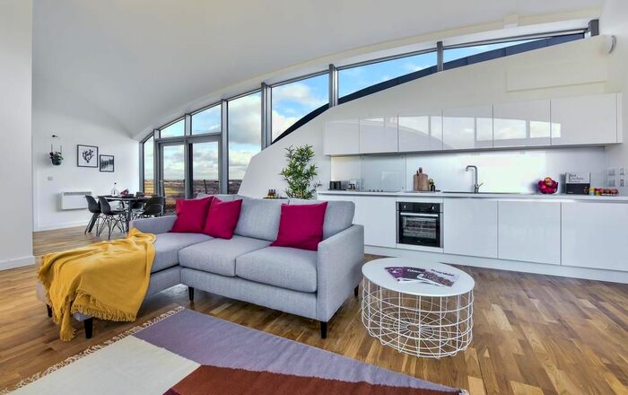 2 Bedroom Flat To Rent In Lilycroft Road, Bradford, BD9