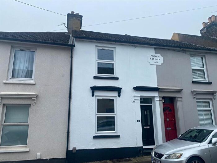 2 Bedroom Terraced House To Rent In Stanhope Road, Strood, ME2