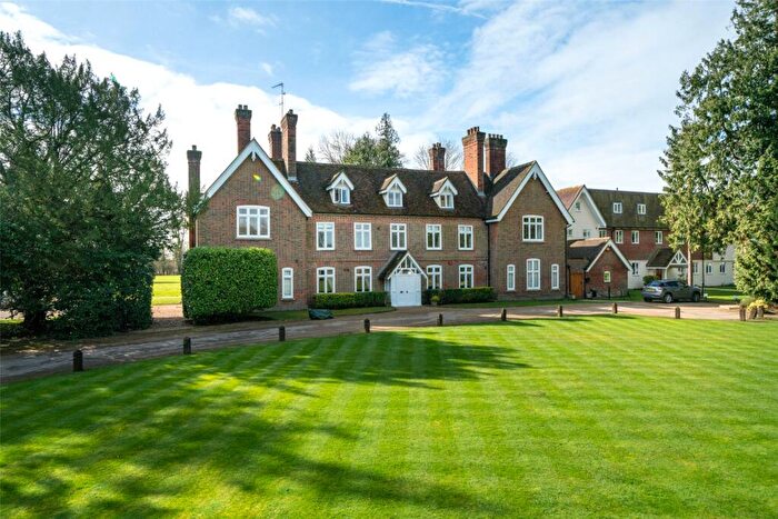 2 Bedroom Apartment To Rent In Coopers Green Lane, Hatfield, Hertfordshire, AL10