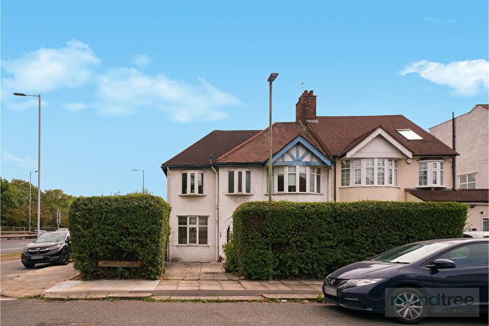 4 Bedroom Semi-Detached House For Sale In Tenterden Drive, Hendon, NW4