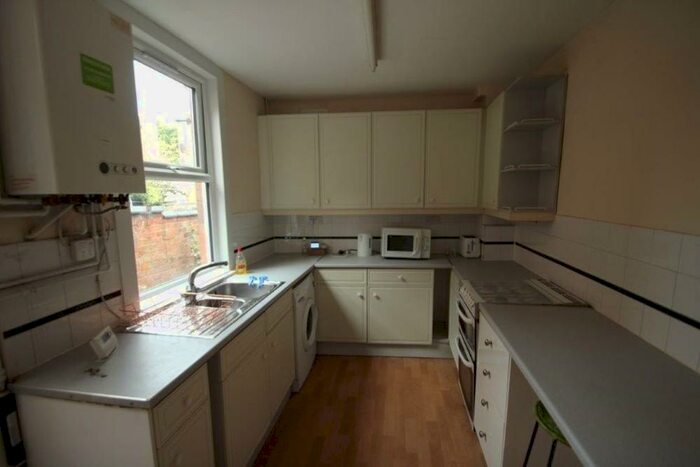 4 Bedroom Property To Rent In Hartopp Road, Clarendon Park, Leicester, LE2