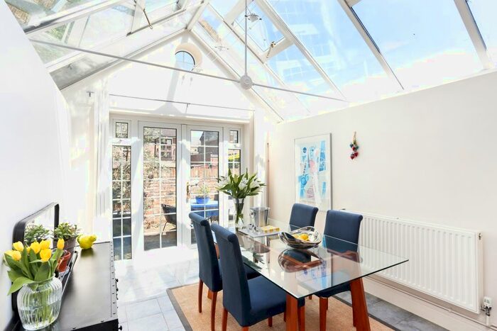 3 Bedroom Semi-Detached House To Rent In St. Marks Road, Windsor, SL4