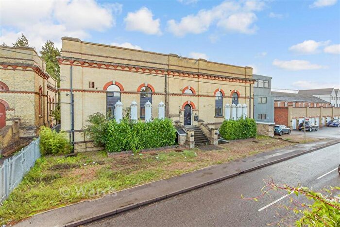 2 Bedroom Apartment For Sale In Forstal Road, Aylesford, Kent, ME20