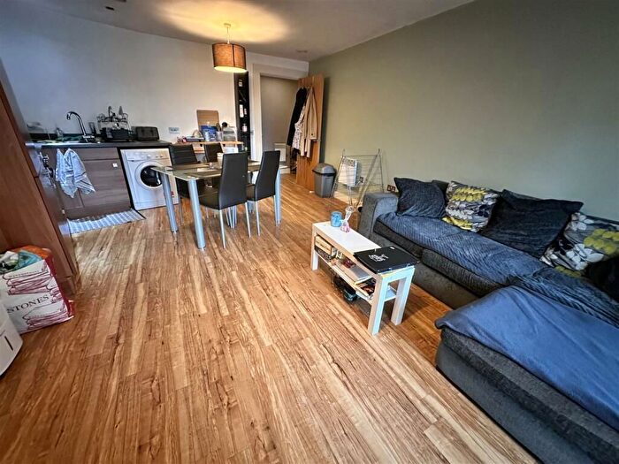 2 Bedroom Flat For Sale In Chapel Street, Salford, M3