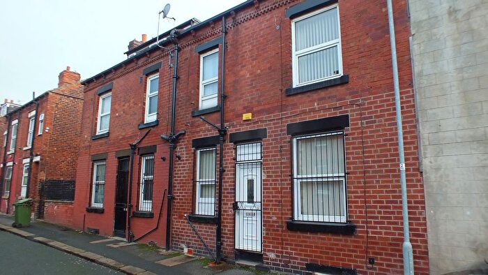 2 Bedroom Terraced House To Rent In Temple View Place, Leeds, West Yorkshire, LS9