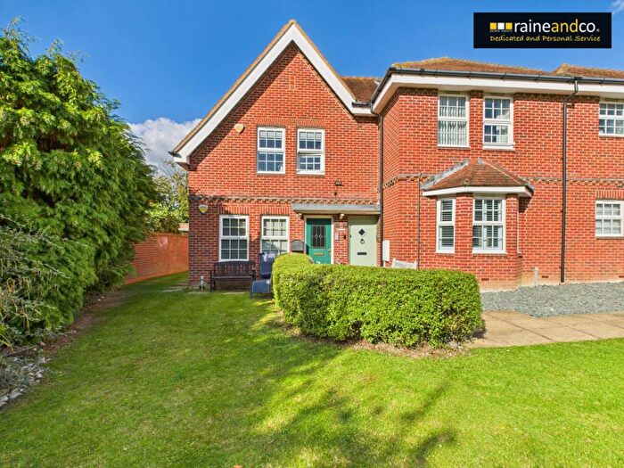 1 Bedroom Maisonette For Sale In The Briers, The Walk, Potters Bar, EN6