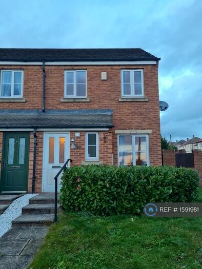 2 Bedroom End Of Terrace House To Rent In Swarcliffe Approach, Leeds, LS14