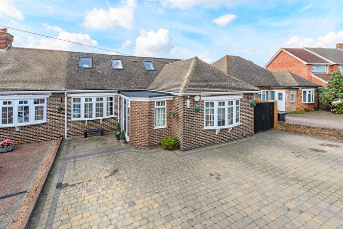 5 Bedroom Chalet For Sale In Marling Way, Gravesend, Kent, DA12