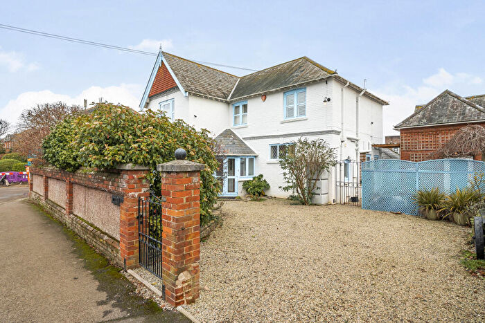 5 Bedroom House To Rent In New Street, Lymington, SO41