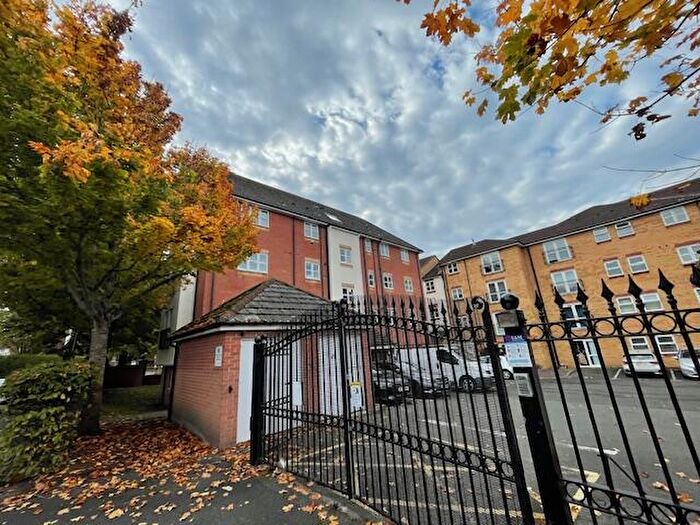 2 Bedroom Flat To Rent In Carina Court, L17