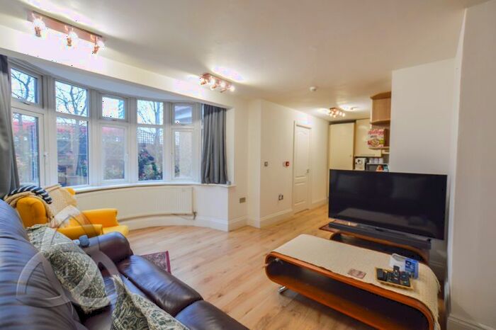 2 Bedroom Flat To Rent In Renters Avenue, London, NW4