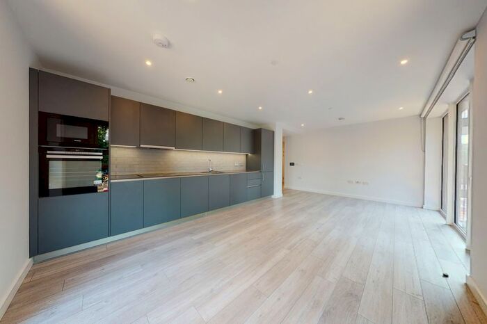 2 Bedroom Flat To Rent In Chatteris Way, London, SE17
