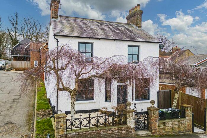 3 Bedroom Detached House To Rent In Church Street, Hemel Hempstead Old Town, HP2