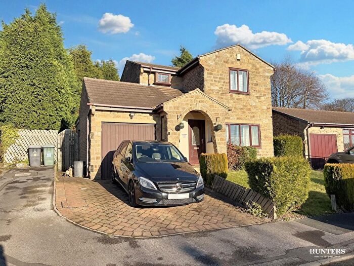 3 Bedroom Detached House For Sale In Stockwell Drive, Batley, WF17
