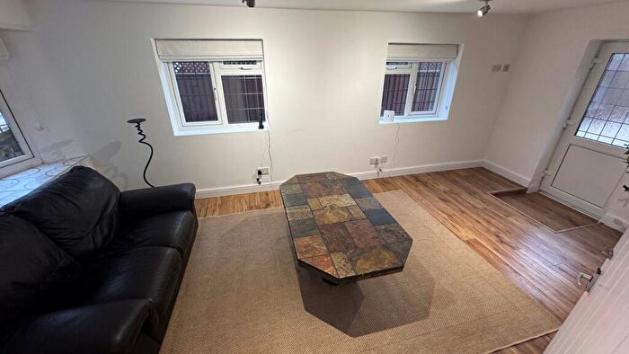 1 Bedroom Flat To Rent In Wellingborough Road, Rushden, NN10