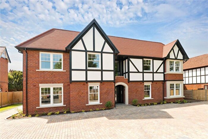 2 Bedroom Apartment For Sale In Beauchamp Road, East Molesey, KT8