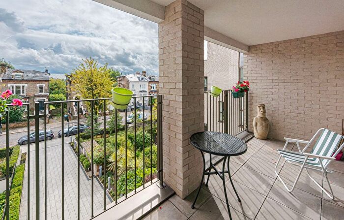 3 Bedroom Flat For Sale In The Avenue, London, NW6