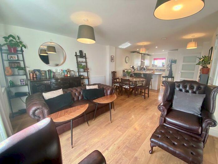 4 Bedroom End Of Terrace House For Sale In Solar Crescent, Roborough