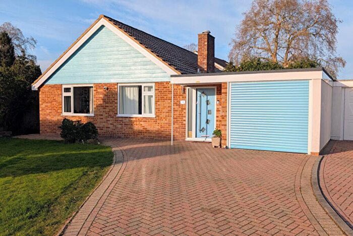 3 Bedroom Bungalow For Sale In South Lodge, Catisfield, Fareham, PO15