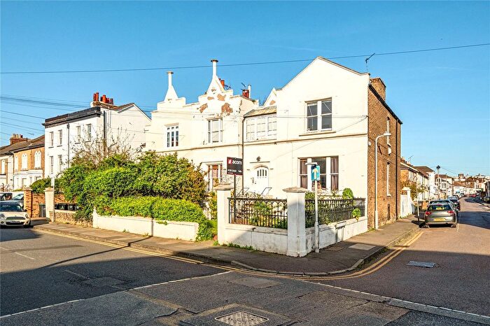 1 Bedroom Flat For Sale In Darnley Road, Gravesend, Kent, DA11