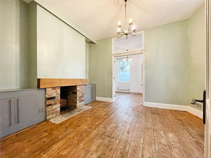 1 Bedroom Flat For Sale In Gloucester Road, Cirencester, Gloucestershire, GL7