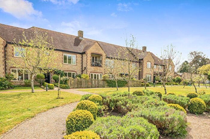 2 Bedroom Flat For Sale In Orchard Gardens, Storrington, RH20