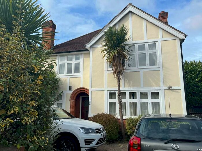 4 Bedroom Detached House To Rent In West Grove, Walton-On-Thames, Surrey, KT12