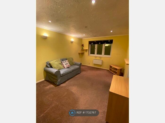 1 Bedroom Flat To Rent In Redford Close, Feltham, TW13
