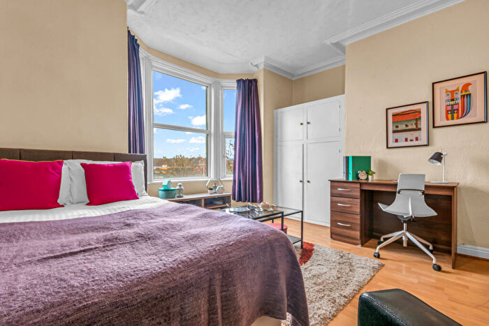 1 Bedroom Flat To Rent In Burley Road, Leeds, LS3