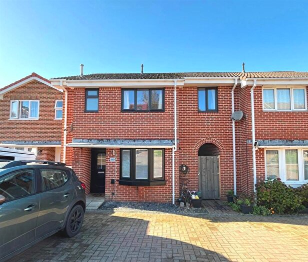 3 Bedroom Terraced House For Sale In Kingslea Park, East Cowes, PO32