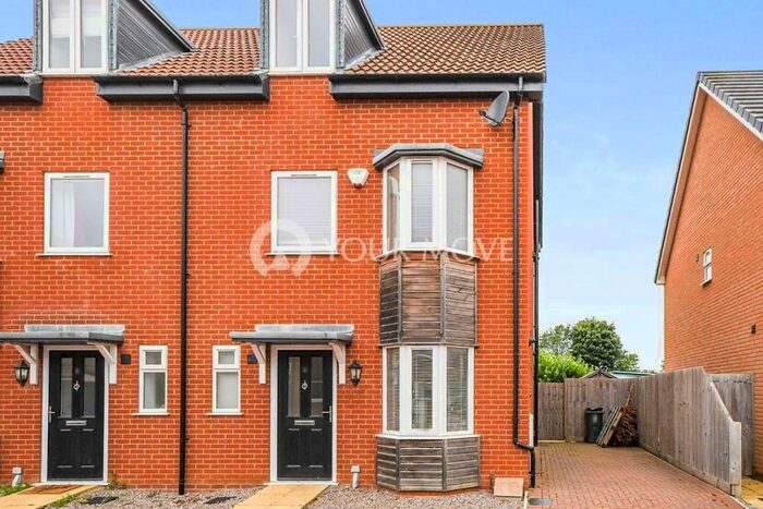 4 Bedroom Semi-Detached House To Rent In Cherry Paddocks, Cherry Willingham, Lincoln, LN3