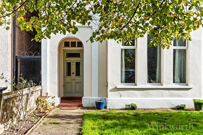 2 Bedroom Flat To Rent In Hurstbourne Road, London, SE23