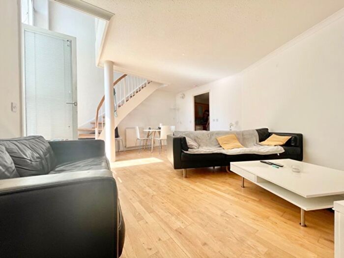 2 Bedroom Flat To Rent In Princes Court, London, SE16