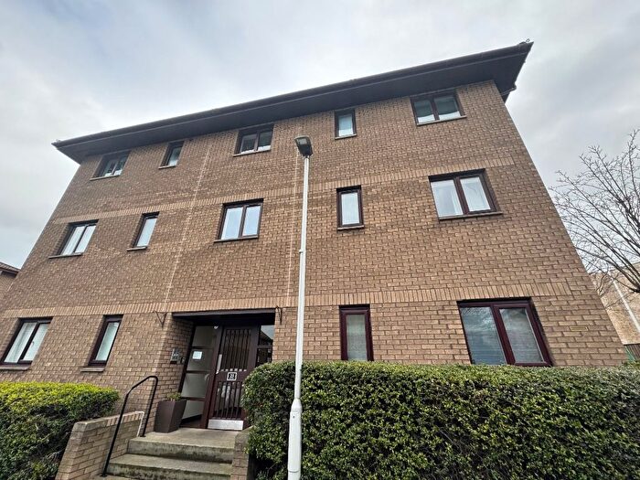 2 Bedroom Flat To Rent In Allanfield, Abbeyhill, Edinburgh, EH7