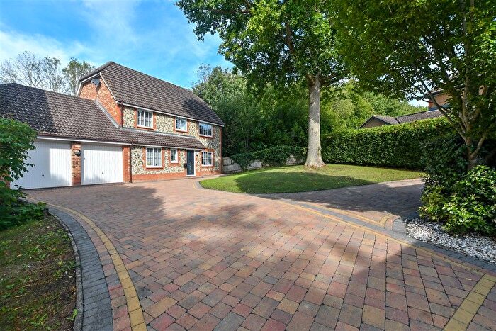 4 Bedroom Detached House For Sale In Sweet Bay Crescent, Ashford, Kent, TN23