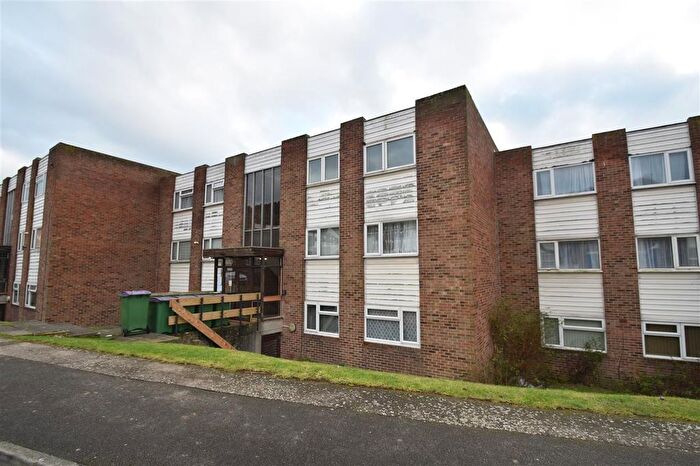 2 Bedroom Flat To Rent In Holywell Avenue, Folkestone, CT19