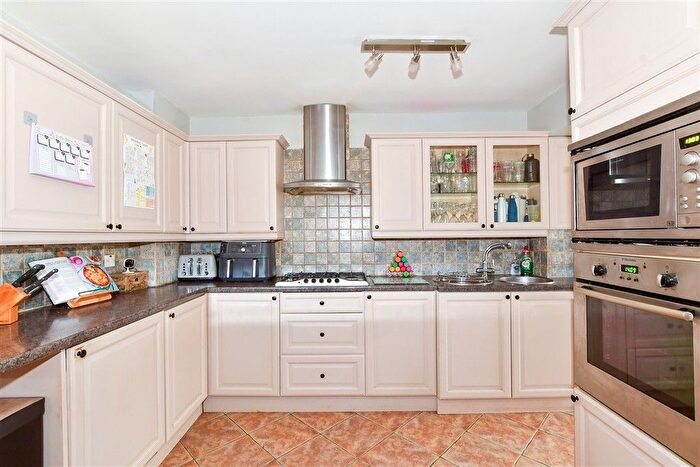 3 Bedroom Semi-detached House For Sale In Gorham Drive, Downswood, Maidstone, Kent, ME15