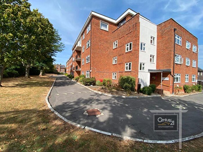 3 Bedroom Flat To Rent In |Ref: |, Bassett Court, Bassett Avenue, Southampton, SO16