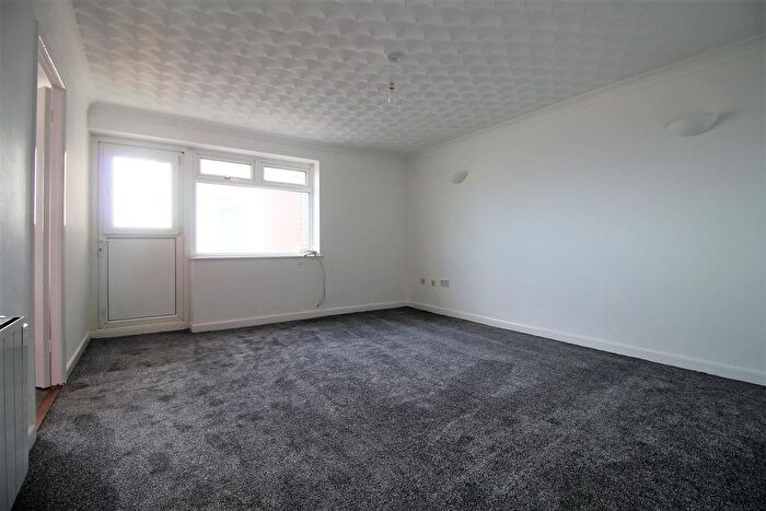 2 Bedroom Flat To Rent In Anne's Court, Sea Front, Hayling Island, PO11